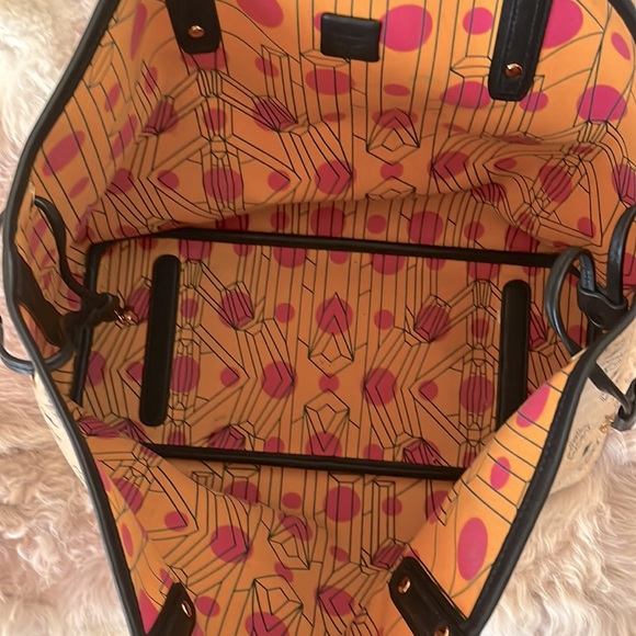 MCM Medium Tote Bag - Picture 6 of 7